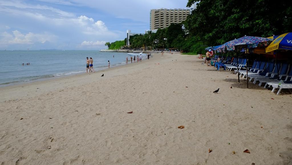 Peak Tower In Phatumnak Pattaya Eksteriør bilde