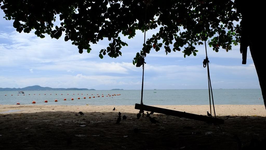 Peak Tower In Phatumnak Pattaya Eksteriør bilde