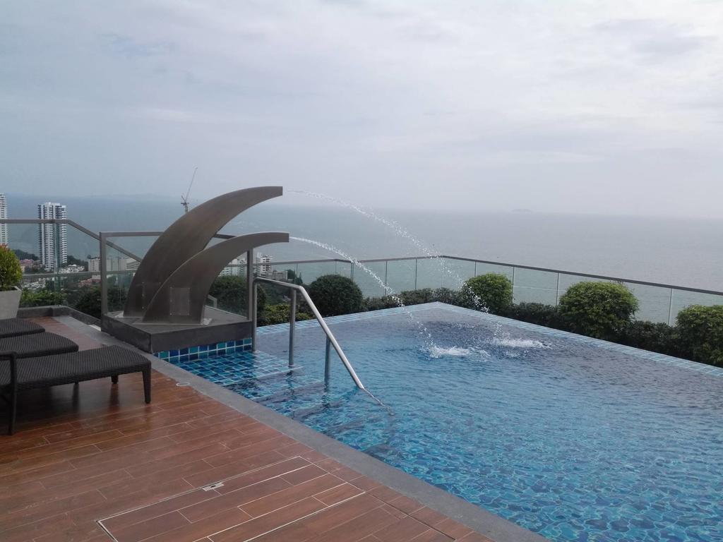 Peak Tower In Phatumnak Pattaya Eksteriør bilde