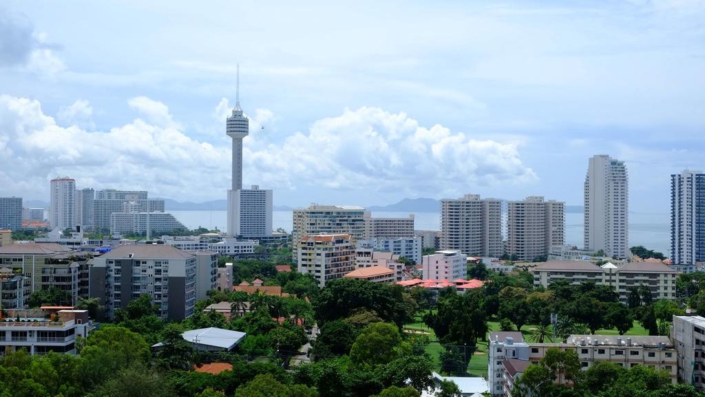 Peak Tower In Phatumnak Pattaya Eksteriør bilde